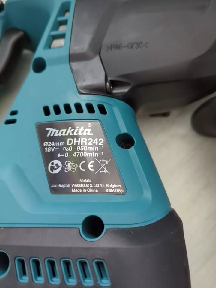 MAKITA DHR242RMJ 18V LXT 24MM SDS+ PLUS BRUSHLESS ROTARY HAMMER DRILL INC 2X 4.0