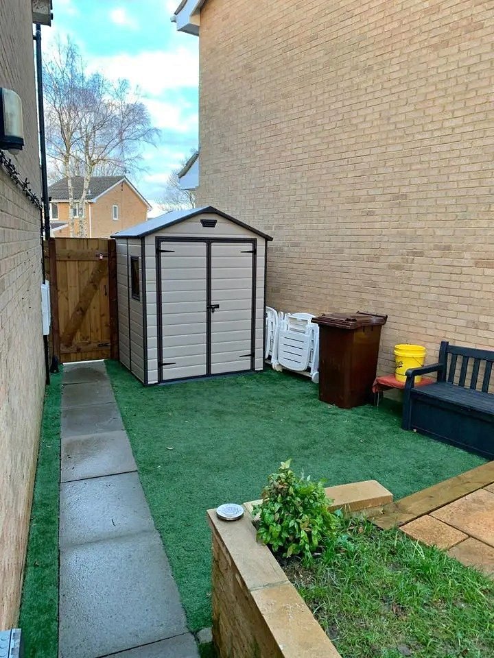 6x8 ft Keter Manor Outdoor Garden Storage Shed, Beige.