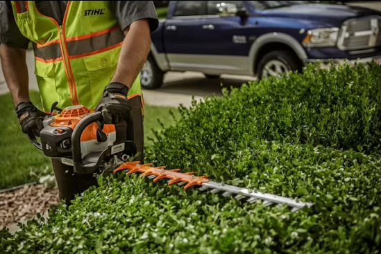 STIHL HEDGE TRIMMER 30 IN HS 82T, GENUINE NEW